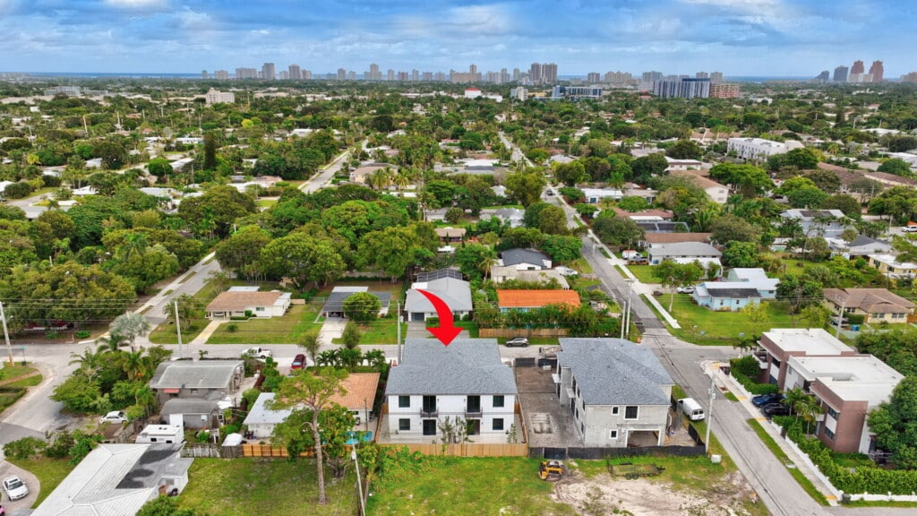 Aerial view of Oakland Park with 3541 NE 13th Ave marked by a red arrow