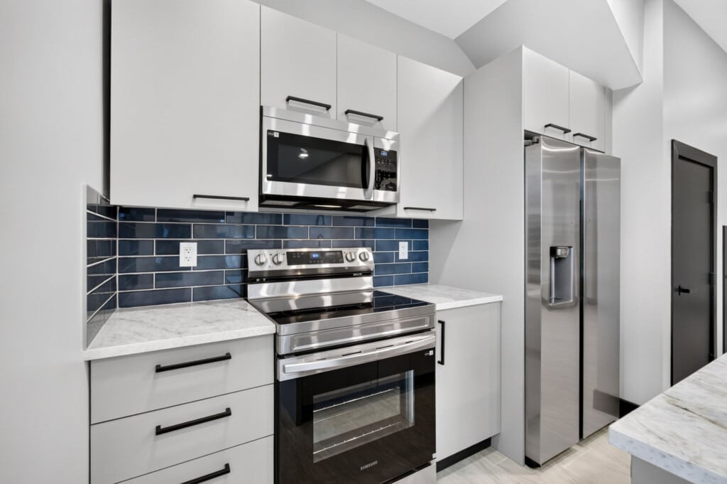 3541 NE 13th Ave, Unit A — kitchen
