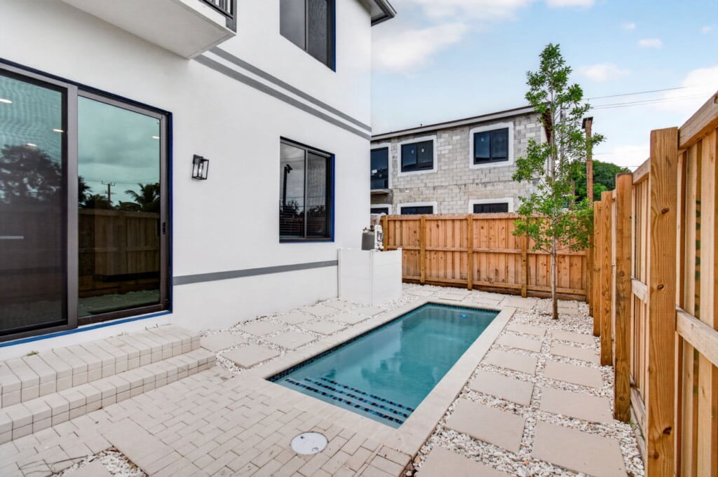 3541 NE 13th Ave — Unit A pool and backyard