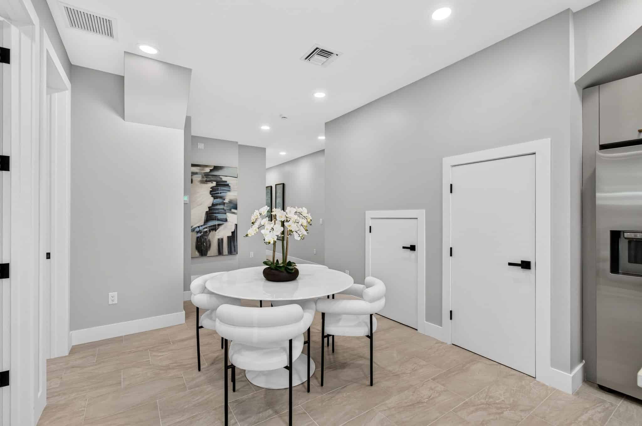 3541 NE 13th Ave, Unit B · Dining