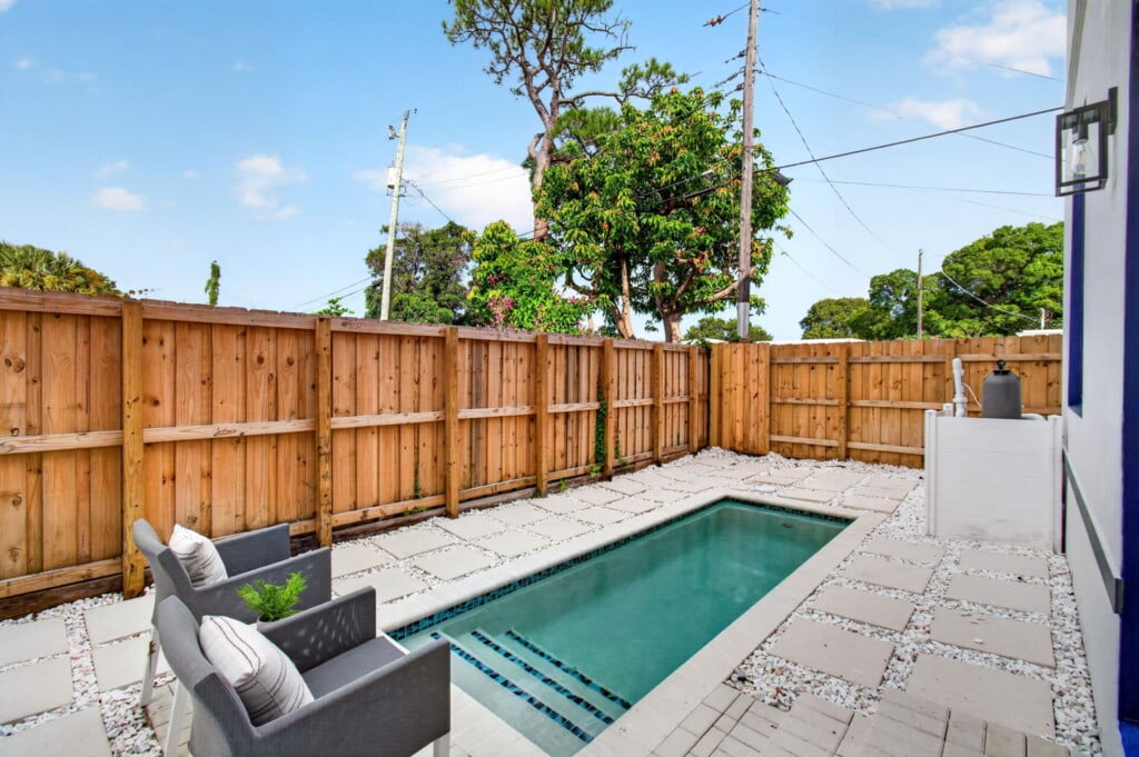 3541 NE 13th Ave, Unit B · Plunge pool