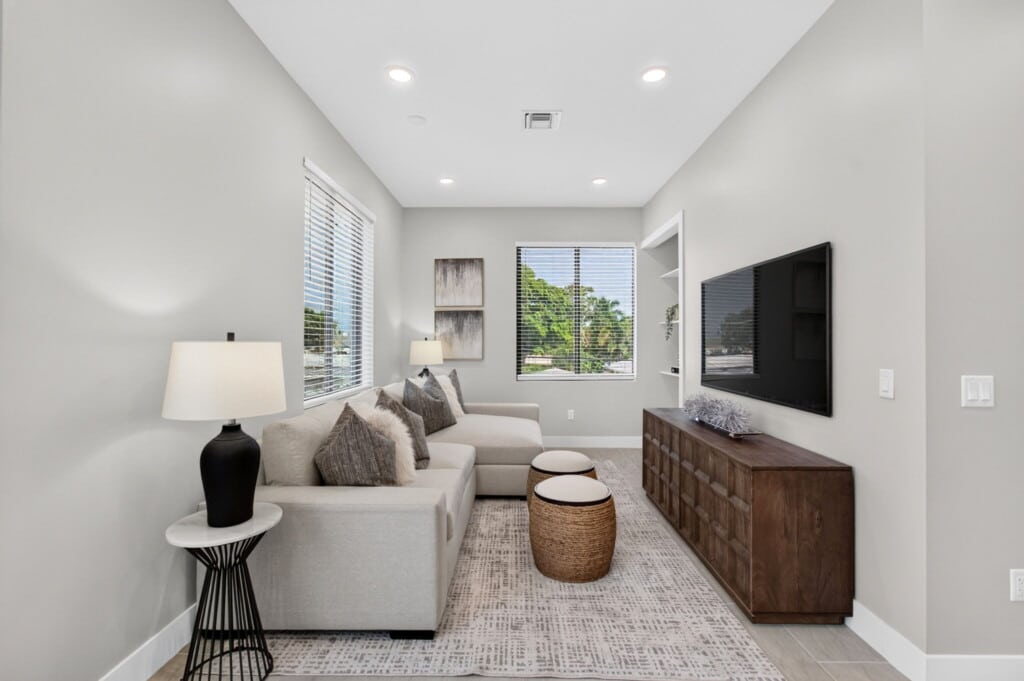 3541 NE 13th Ave, Unit B · Upstairs living room